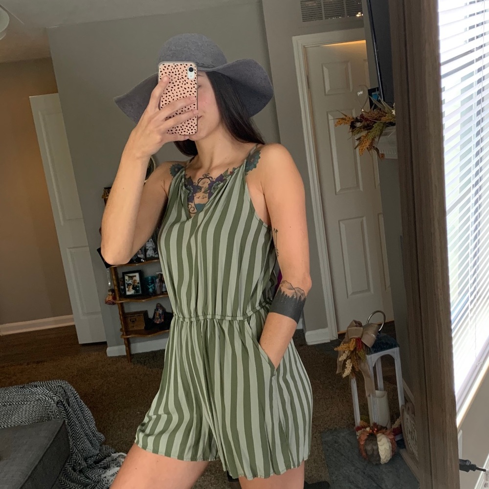 Old Navy romper with POCKETS